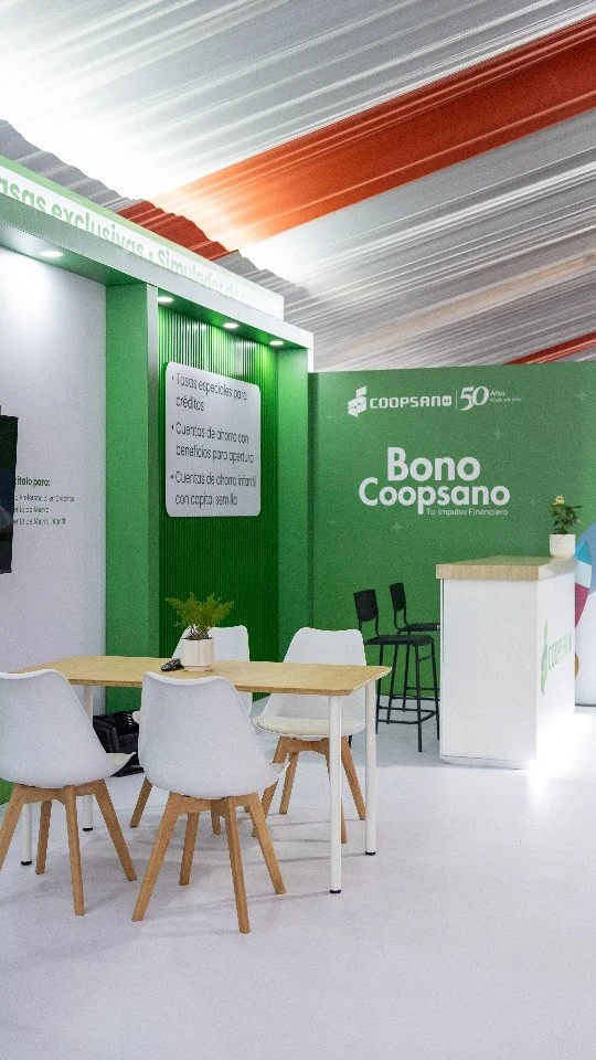 En 𝗘𝘅𝗽𝗼 𝗖𝗶𝗯𝗮𝗼 𝟮𝟬𝟮𝟲 tuvimos la oportunidad de crear y montar cuatro stands, cada uno concebido para responder a la identidad y presencia de la marca que representaba. 🤝⁣
 ⁣
Gracias a quienes confiaron en OE Corp para formar parte de esta edición. ⁣
⁣
Nos enorgullece ver cada propuesta materializada y ocupando su espacio en una de las exhibiciones empresariales más importantes de la región. ⁣
⁣
#OECorp #ExpoCibao2026 #DiseñoDeStands #MontajeDeStands #EventosCorporativos
